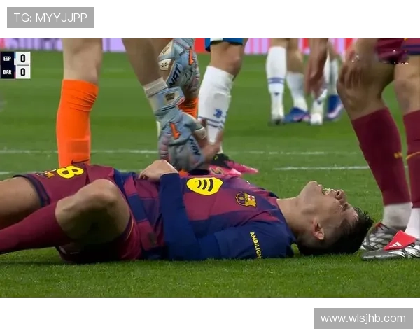 巴萨仍坚持控球,但比赛局面已逐步失控 巴萨仍坚持控球,但比赛局面已逐步失控