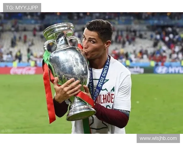 梅西 vs C罗国家队成就对比：大赛荣誉与关键战表现差异